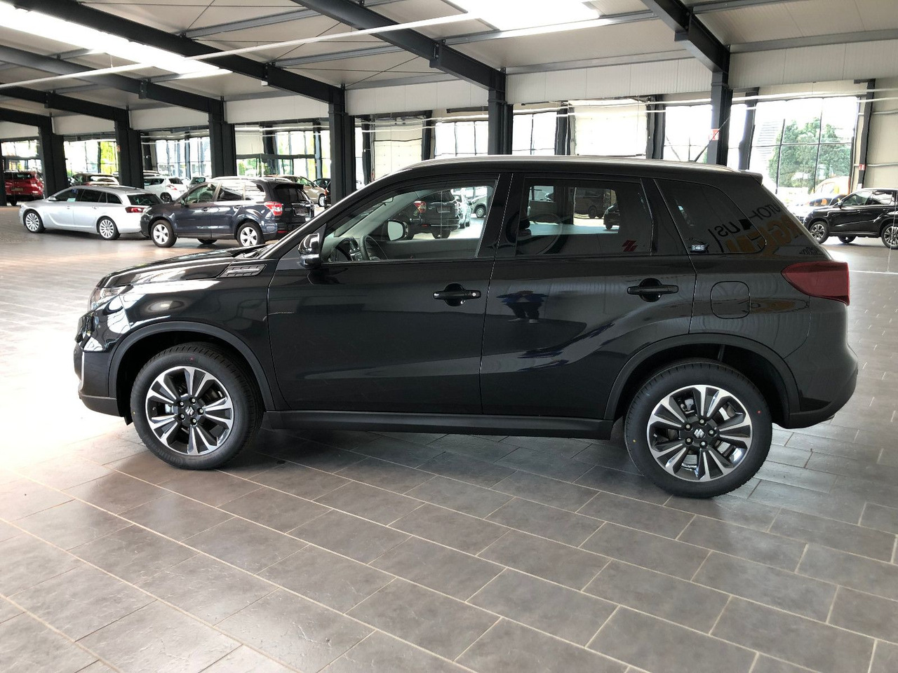 Suzuki Vitara 1.5 Hybrid Comfort+Automatik/ Panor.-Dach - SUV: bild 5 Suzuki Vitara 1.5 Hybrid Comfort+Automatik/ Panor.-Dach - SUV: bild 5