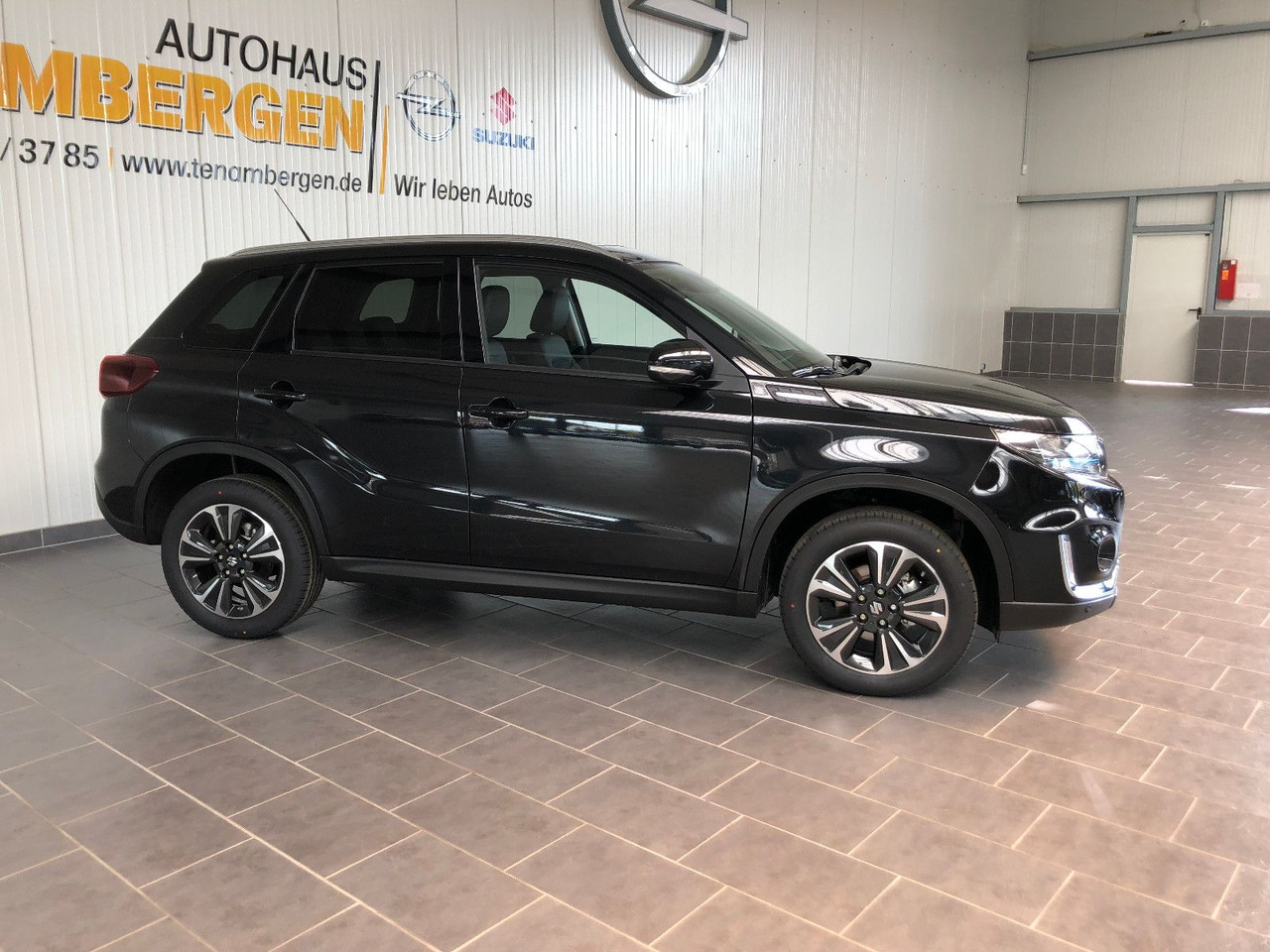Suzuki Vitara 1.5 Hybrid Comfort+Automatik/ Panor.-Dach - SUV: bild 2 Suzuki Vitara 1.5 Hybrid Comfort+Automatik/ Panor.-Dach - SUV: bild 2
