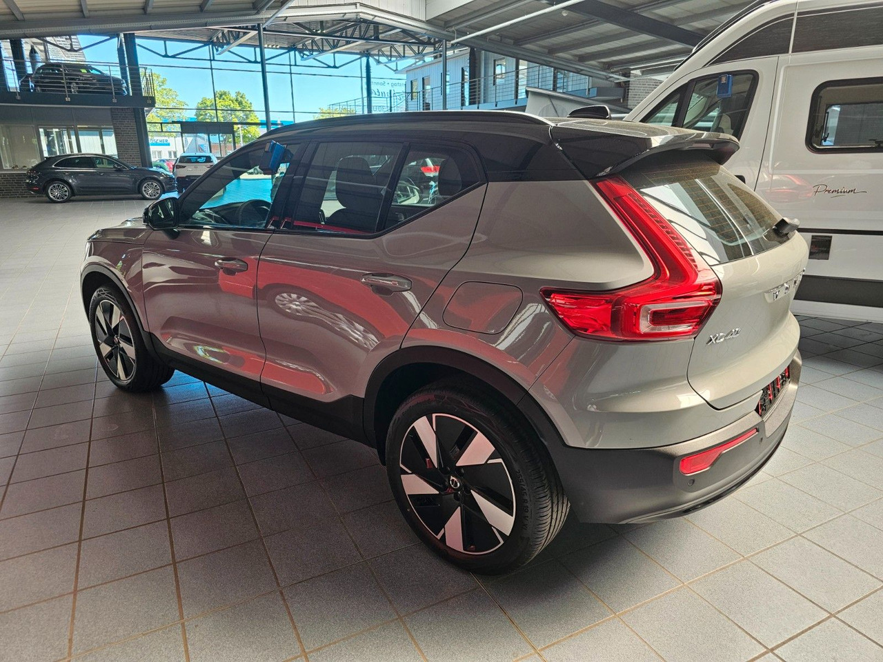 Volvo XC 40 Plus Recharge Pure Electric 2WD - SUV: bild 2 Volvo XC 40 Plus Recharge Pure Electric 2WD - SUV: bild 2