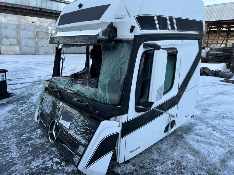 Mercedes-Benz Actros MP4 - Hytt och interiör: bild 1 Mercedes-Benz Actros MP4 - Hytt och interiör: bild 1