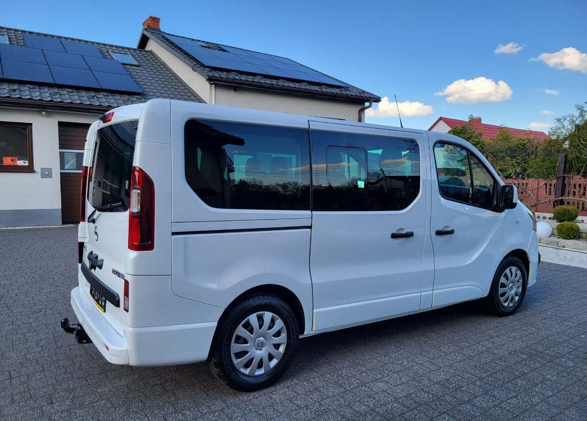 Opel Vivaro bogato doposażone serwisowane Zarejstrowane - Persontransport: bild 3 Opel Vivaro bogato doposażone serwisowane Zarejstrowane - Persontransport: bild 3