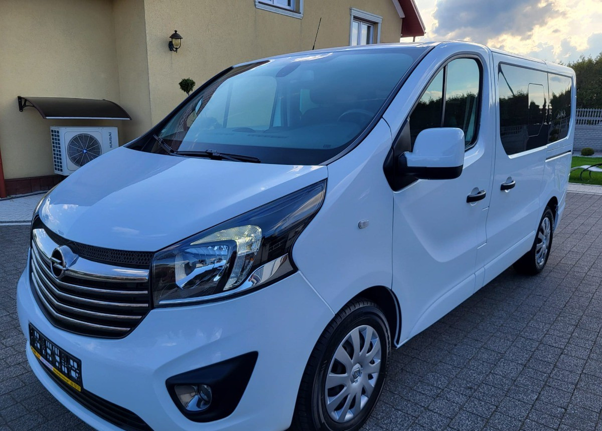 Opel Vivaro bogato doposażone serwisowane Zarejstrowane - Persontransport: bild 1 Opel Vivaro bogato doposażone serwisowane Zarejstrowane - Persontransport: bild 1