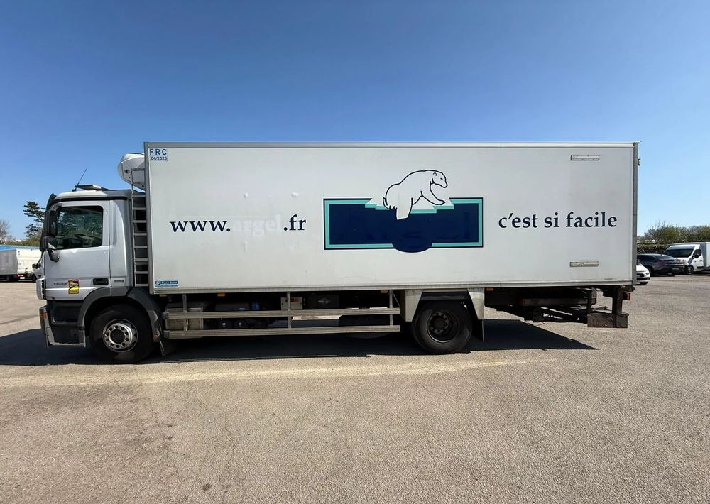Mercedes-Benz ACTROS 1832 4X2 CHŁODNIA TERMOKING T1200-R Winda - Kylbil lastbil: bild 5 Mercedes-Benz ACTROS 1832 4X2 CHŁODNIA TERMOKING T1200-R Winda - Kylbil lastbil: bild 5