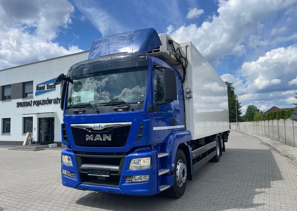 MAN TGS 26.360 CHŁODNIA 8,10m ( 20 europalet ) - Kylbil lastbil: bild 1 MAN TGS 26.360 CHŁODNIA 8,10m ( 20 europalet ) - Kylbil lastbil: bild 1