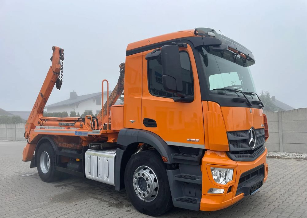 Mercedes-Benz ANTOS 1833 BRAMOWIEC, MILLER - Liftdumper lastbil: bild 2 Mercedes-Benz ANTOS 1833 BRAMOWIEC, MILLER - Liftdumper lastbil: bild 2
