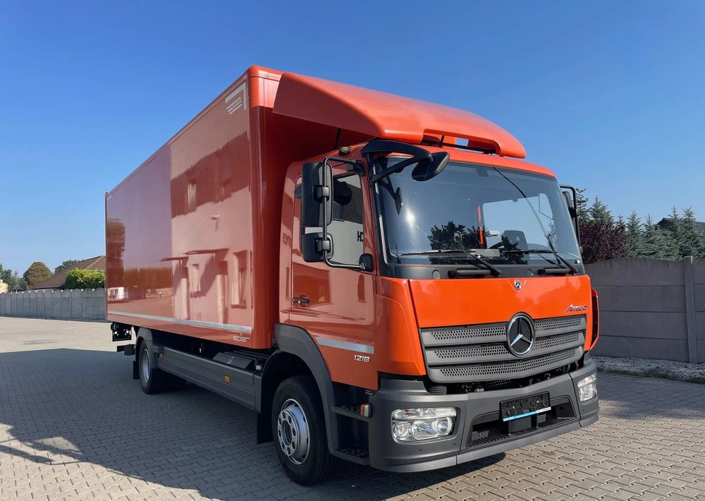 Mercedes-Benz ATEGO 1218 - Lastbil med skåp: bild 2 Mercedes-Benz ATEGO 1218 - Lastbil med skåp: bild 2
