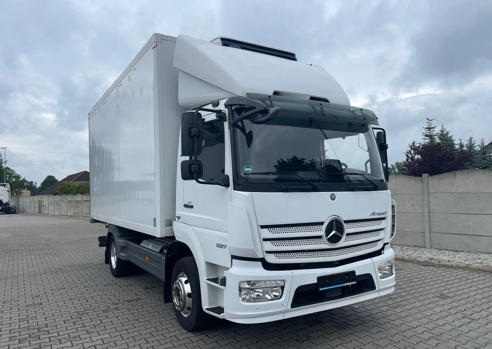 Mercedes-Benz ATEGO 1227 CHŁODNIA HAKOWA / HAKÓWKA - Kylbil lastbil: bild 3 Mercedes-Benz ATEGO 1227 CHŁODNIA HAKOWA / HAKÓWKA - Kylbil lastbil: bild 3
