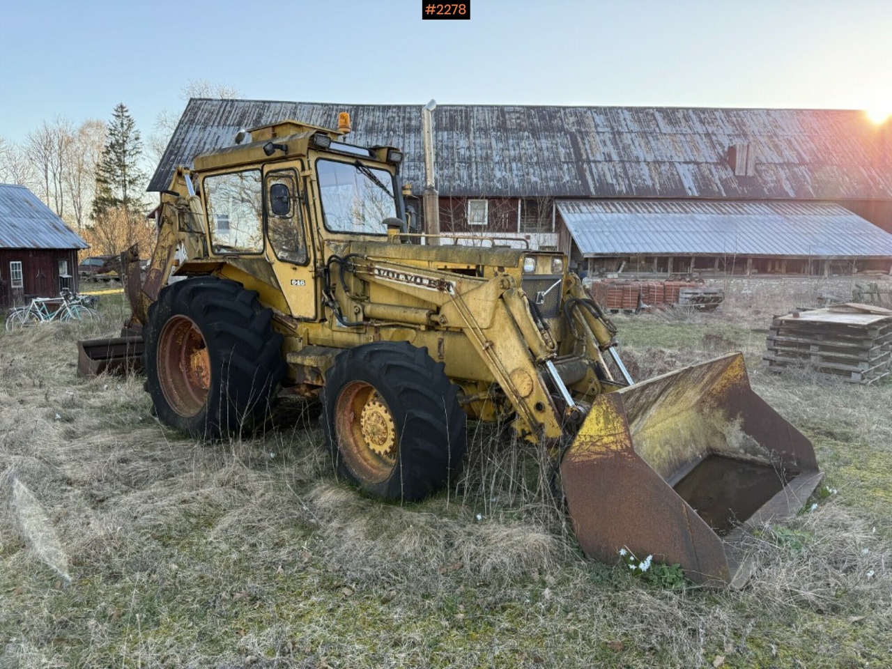 Backhoe loader Volvo BM 646 with attachments Repair object - Grävlastare: bild 2 Backhoe loader Volvo BM 646 with attachments Repair object - Grävlastare: bild 2