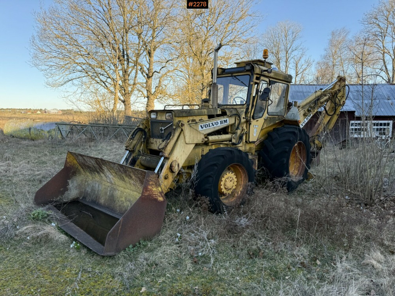 Backhoe loader Volvo BM 646 with attachments Repair object - Grävlastare: bild 1 Backhoe loader Volvo BM 646 with attachments Repair object - Grävlastare: bild 1