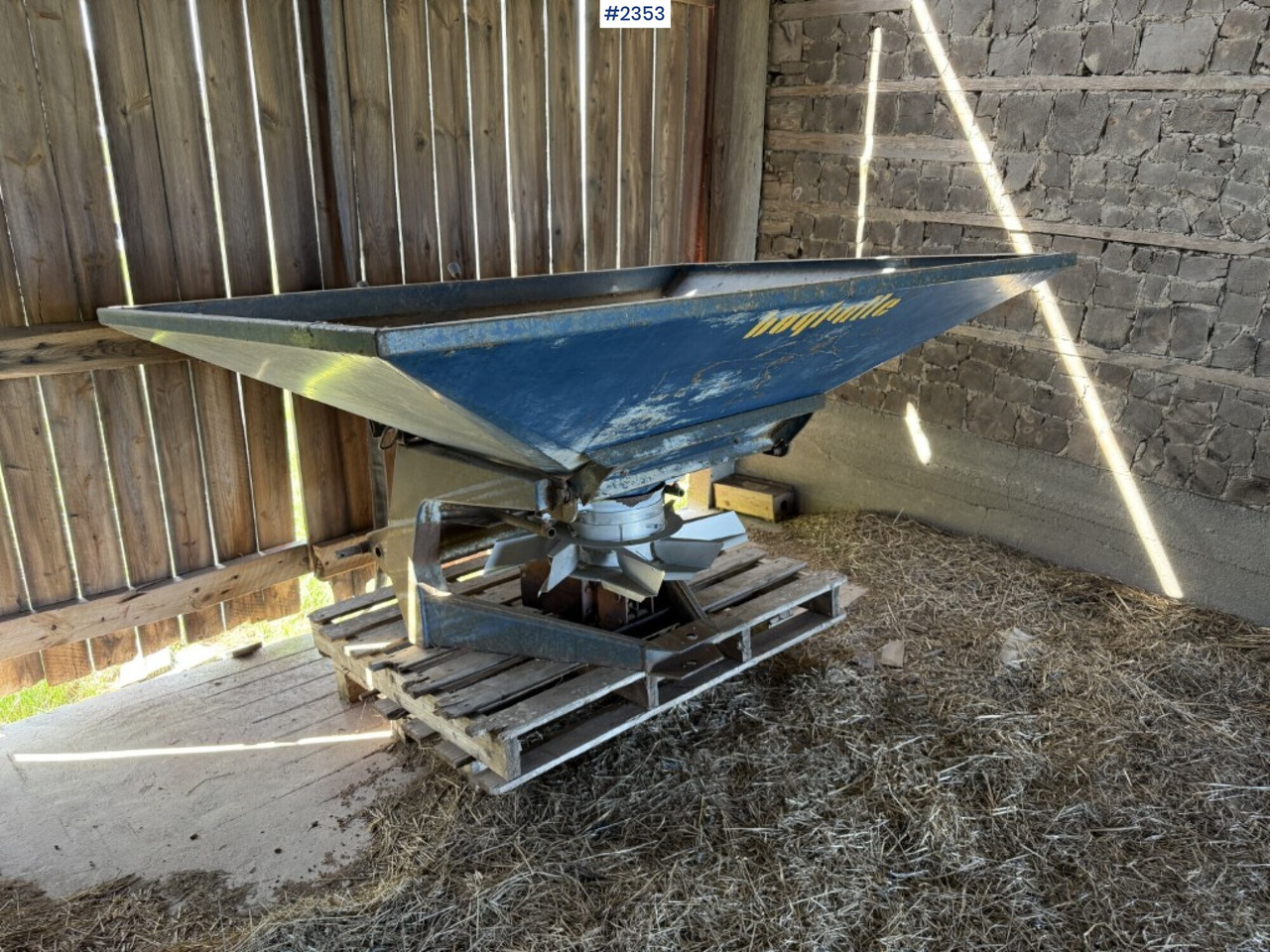 Fertilizer spreader, Bogballe BL 600 - Mineralgödselspridare: bild 1 Fertilizer spreader, Bogballe BL 600 - Mineralgödselspridare: bild 1