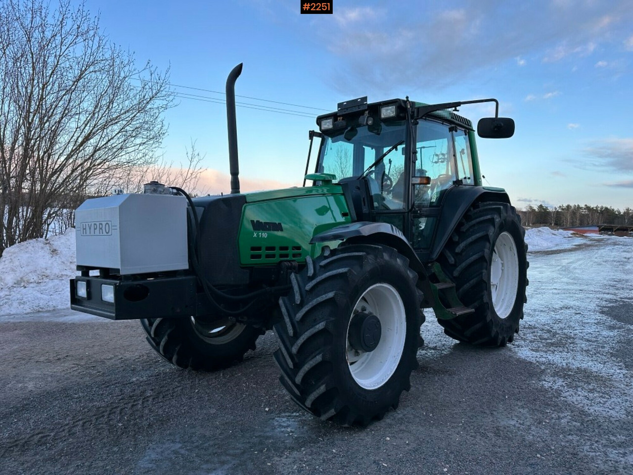 Valtra X110 waiststeering tractor with twintrac - Traktor: bild 2 Valtra X110 waiststeering tractor with twintrac - Traktor: bild 2