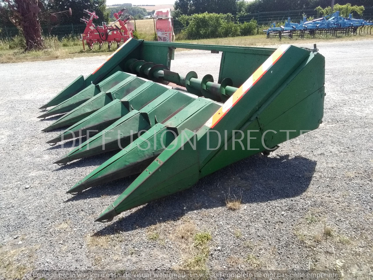 JOHN DEERE CUEILLEUR POUR MOISSONNEUSE 646 - Skärbord för majs: bild 2 JOHN DEERE CUEILLEUR POUR MOISSONNEUSE 646 - Skärbord för majs: bild 2