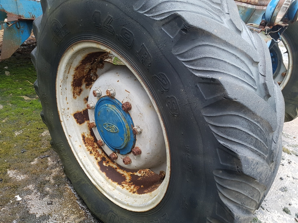 Ford 8210 - Traktor: bild 4 Ford 8210 - Traktor: bild 4