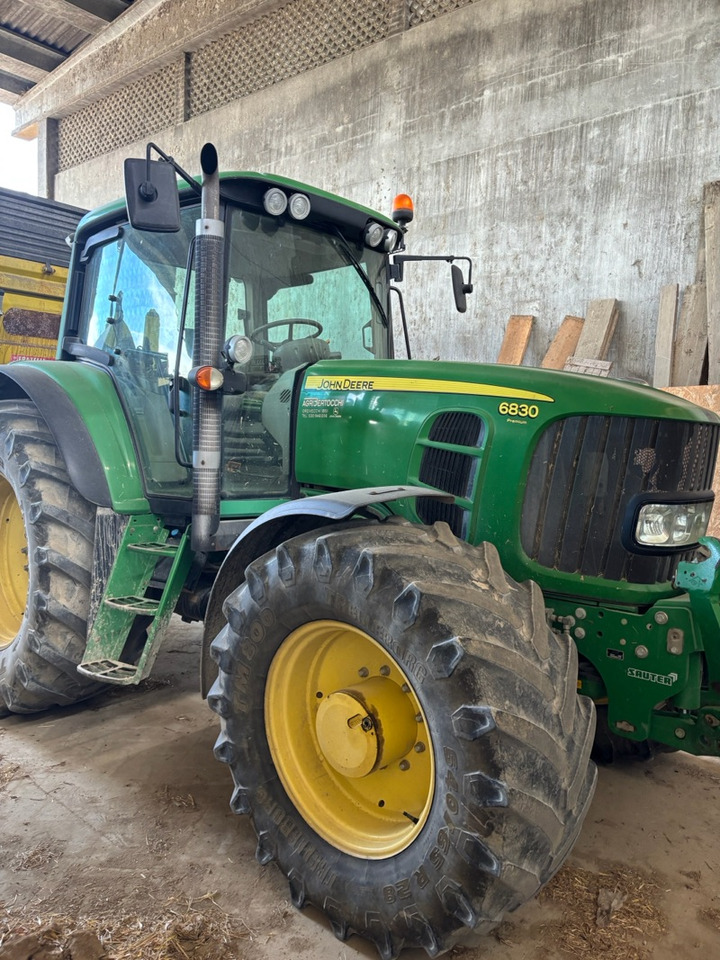 JOHN DEERE 6830 - Traktor: bild 2 JOHN DEERE 6830 - Traktor: bild 2
