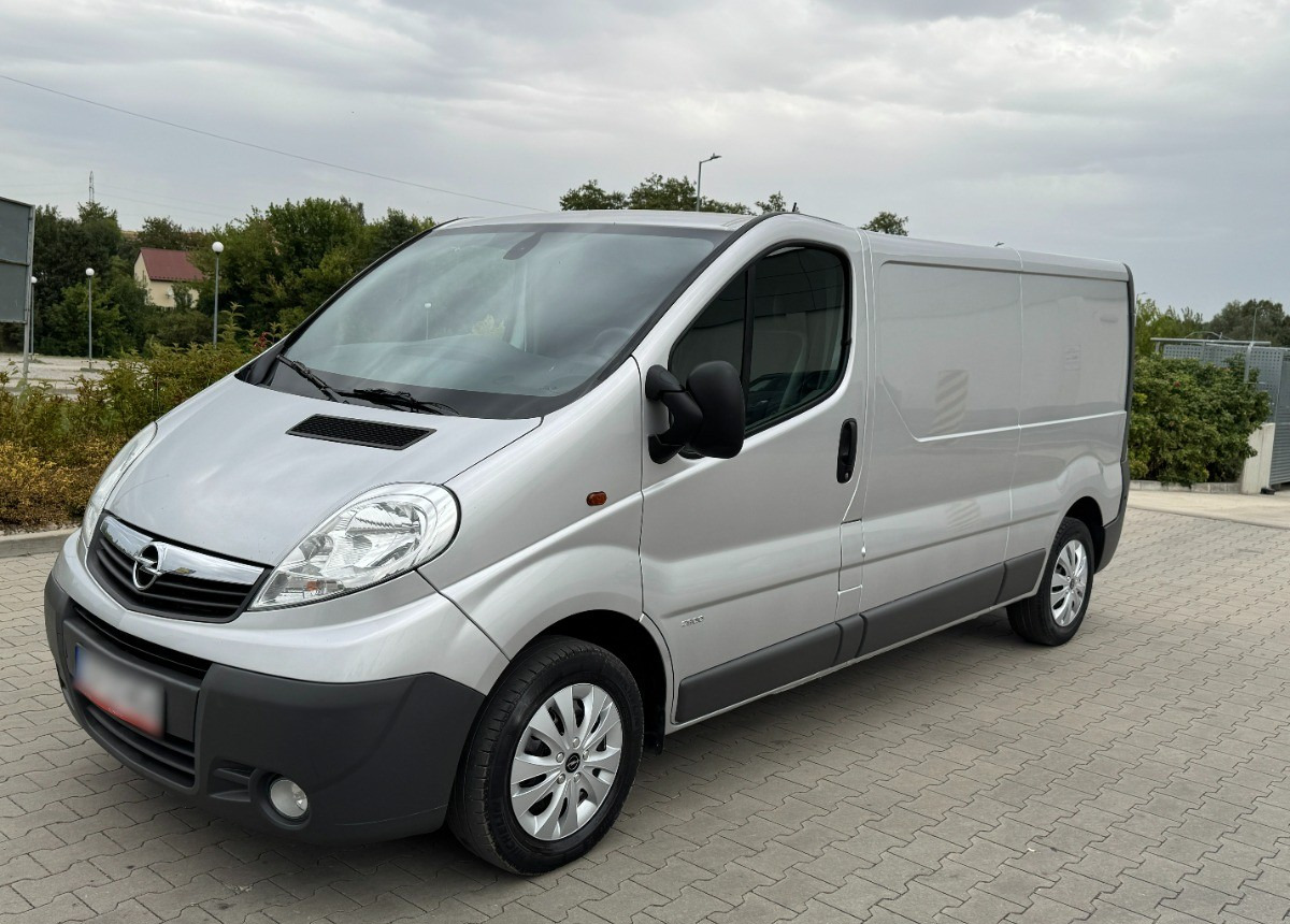 Opel Vivaro 2.0 DCI 115KM 2013 Rok SERWISOWANY Bezwypadkowy Super Stan - Skåpbil: bild 1 Opel Vivaro 2.0 DCI 115KM 2013 Rok SERWISOWANY Bezwypadkowy Super Stan - Skåpbil: bild 1