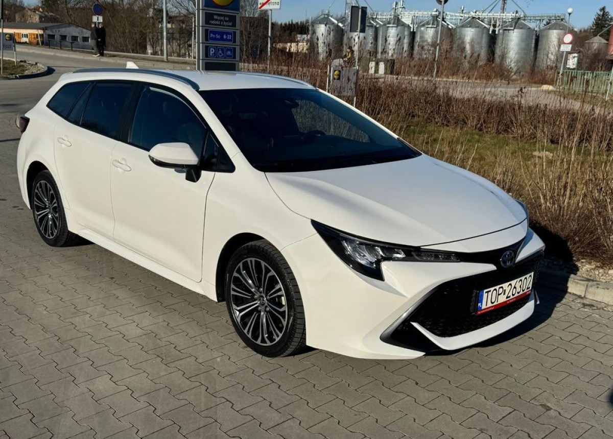 Toyota Corolla 1.8 Hybrid Active Niski przebieg LED FV23 W SUPER STANIE - Personbil: bild 1 Toyota Corolla 1.8 Hybrid Active Niski przebieg LED FV23 W SUPER STANIE - Personbil: bild 1