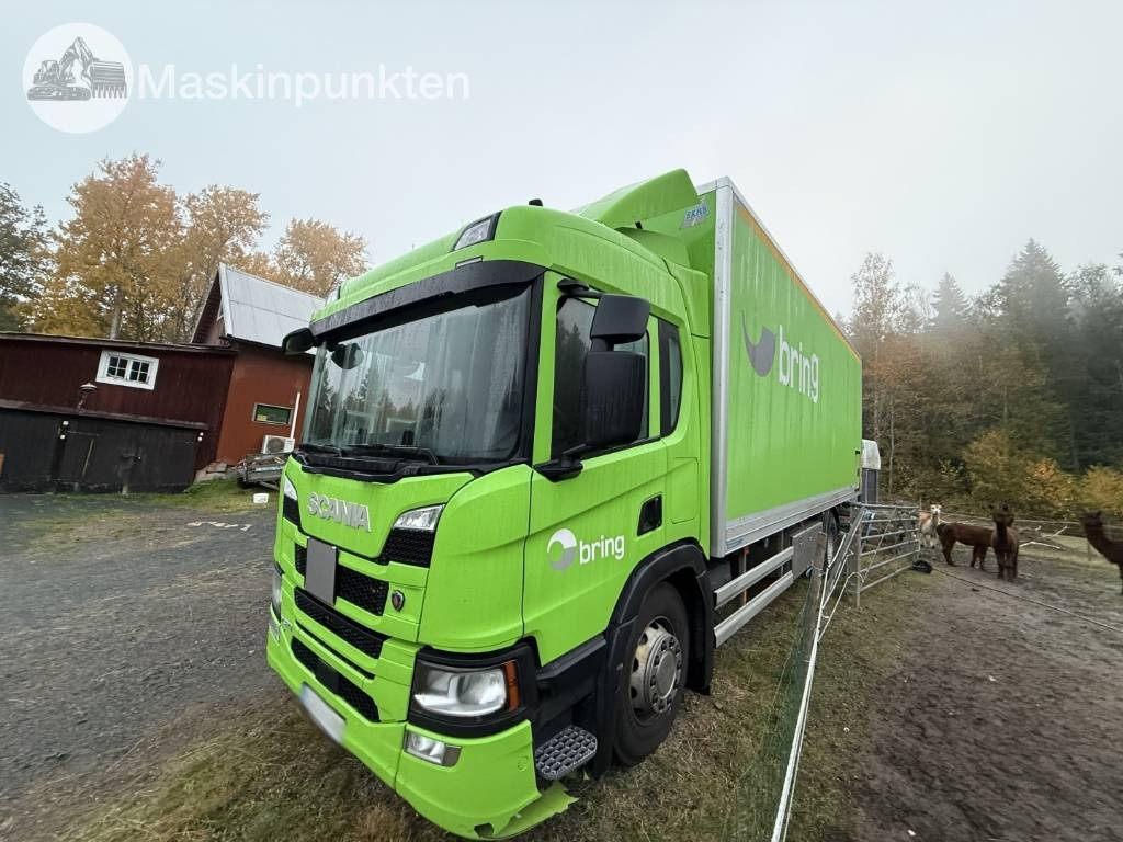 Scania P 320 - Lastbil med skåp: bild 1 Scania P 320 - Lastbil med skåp: bild 1