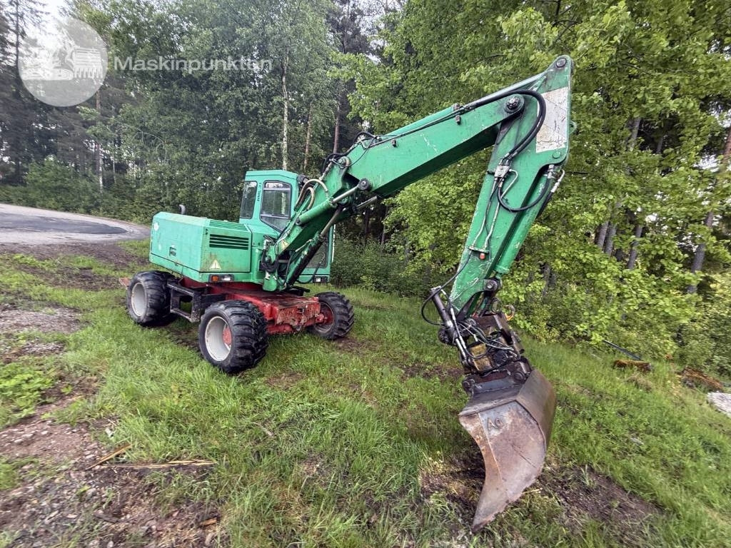 Schaeff HML 31 - Grävmaskin på däck: bild 1 Schaeff HML 31 - Grävmaskin på däck: bild 1
