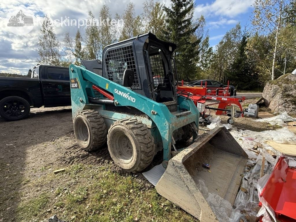 Kompaktlastare/ Slirstyrda lastare Sunward SWL 3230: bild 9