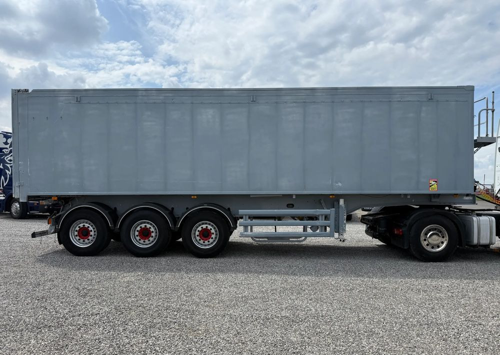 Stas 51 m3 OSIE MERCEDES PODNOSZONA OŚ - Tippbil semitrailer: bild 4 Stas 51 m3 OSIE MERCEDES PODNOSZONA OŚ - Tippbil semitrailer: bild 4