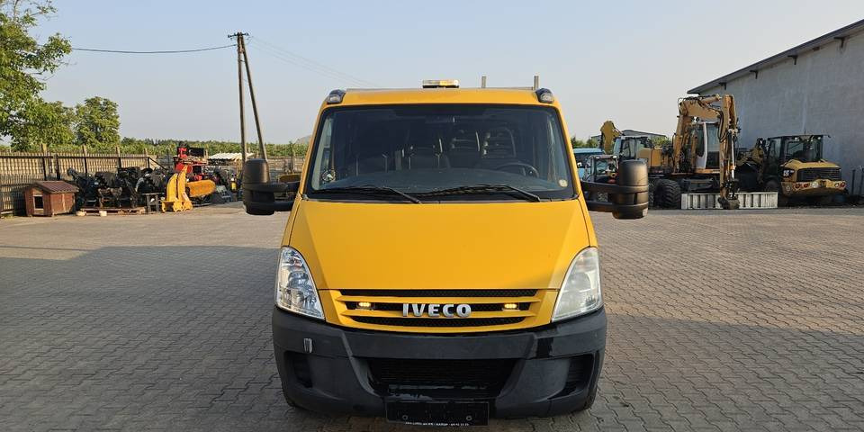 Iveco Daily 35S14 HDS 830 kg doka dubel brygadówka - Transportbil med flak: bild 3 Iveco Daily 35S14 HDS 830 kg doka dubel brygadówka - Transportbil med flak: bild 3