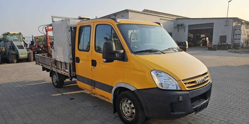 Iveco Daily 35S14 HDS 830 kg doka dubel brygadówka - Transportbil med flak: bild 4 Iveco Daily 35S14 HDS 830 kg doka dubel brygadówka - Transportbil med flak: bild 4