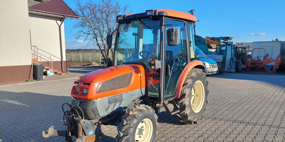 Kioti EX50 HST 50KM klimatyzacja przedni TUZ - Traktor: bild 2 Kioti EX50 HST 50KM klimatyzacja przedni TUZ - Traktor: bild 2