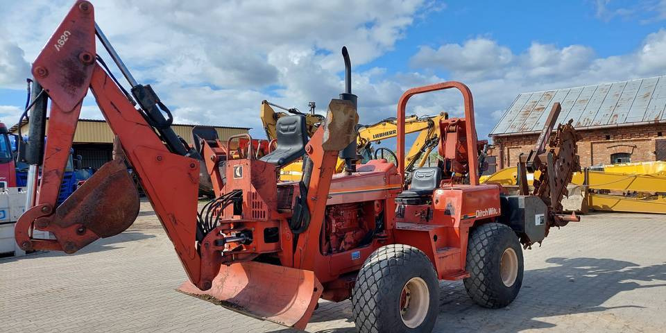 Koparka łańcuchowa pługoukładacz Ditch Witch 8020 Combo - Kedjegrävare: bild 3 Koparka łańcuchowa pługoukładacz Ditch Witch 8020 Combo - Kedjegrävare: bild 3
