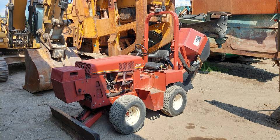 Koparka tarczowa Ditch Witch 3700DD łańcuchowa - Kedjegrävare: bild 2 Koparka tarczowa Ditch Witch 3700DD łańcuchowa - Kedjegrävare: bild 2