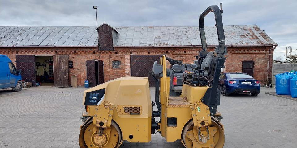 Walec Caterpillar CB24 2700 kg CAT - Vält: bild 2 Walec Caterpillar CB24 2700 kg CAT - Vält: bild 2