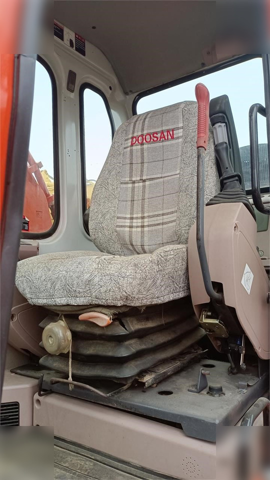 DOOSAN DH220 LC-7 - Bandgrävare: bild 4 DOOSAN DH220 LC-7 - Bandgrävare: bild 4