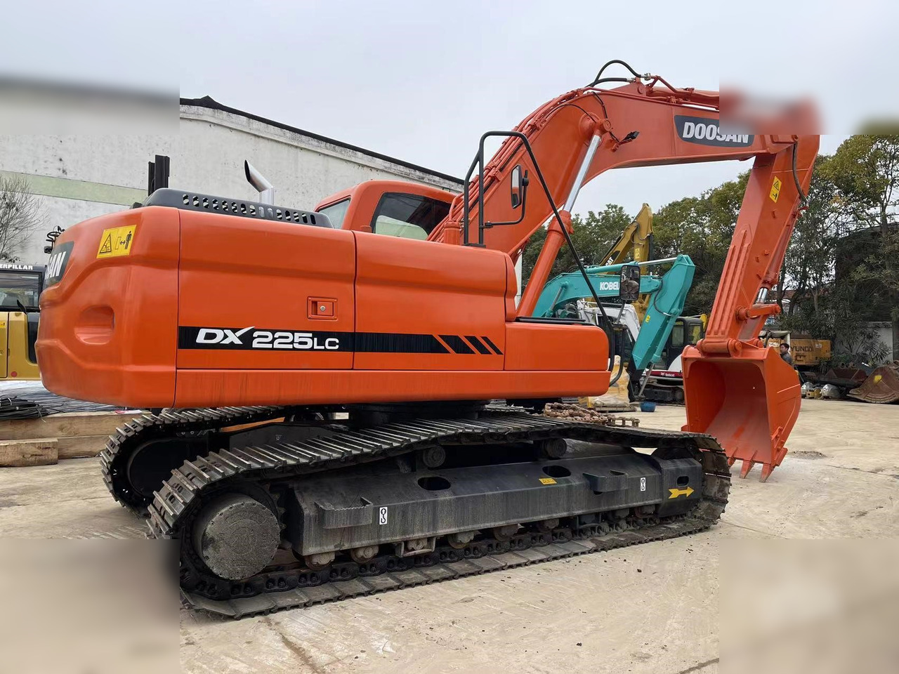 DOOSAN DX225 LC - Bandgrävare: bild 1 DOOSAN DX225 LC - Bandgrävare: bild 1
