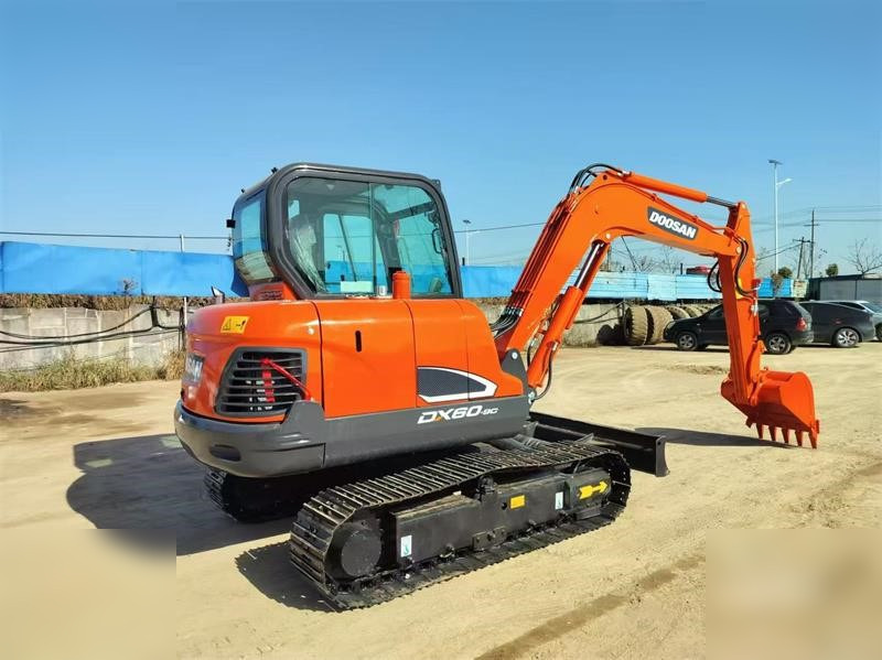 DOOSAN DX60-9C - Bandgrävare: bild 2 DOOSAN DX60-9C - Bandgrävare: bild 2