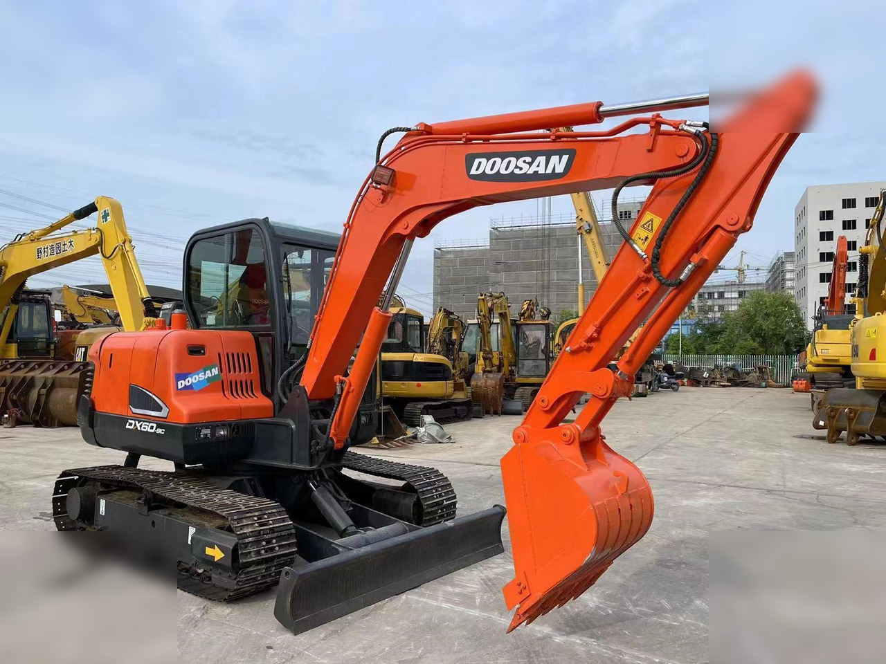 DOOSAN DX60-9C - Bandgrävare: bild 2 DOOSAN DX60-9C - Bandgrävare: bild 2