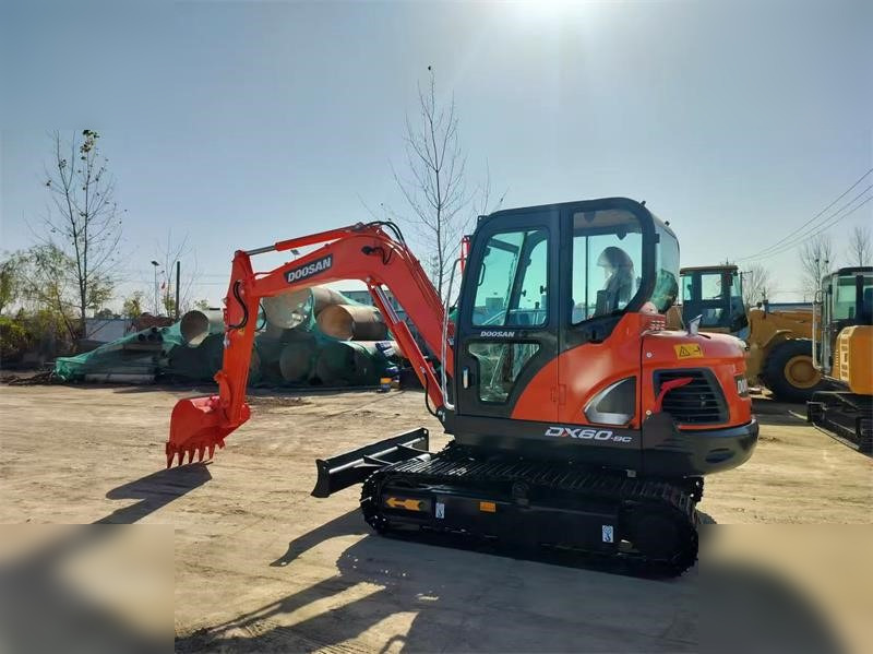 DOOSAN DX60-9C - Bandgrävare: bild 1 DOOSAN DX60-9C - Bandgrävare: bild 1