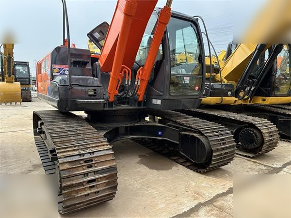 HITACHI ZX200-3G - Bandgrävare: bild 2 HITACHI ZX200-3G - Bandgrävare: bild 2