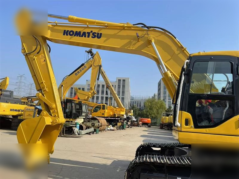 KOMATSU PC220-7 - Bandgrävare: bild 4 KOMATSU PC220-7 - Bandgrävare: bild 4