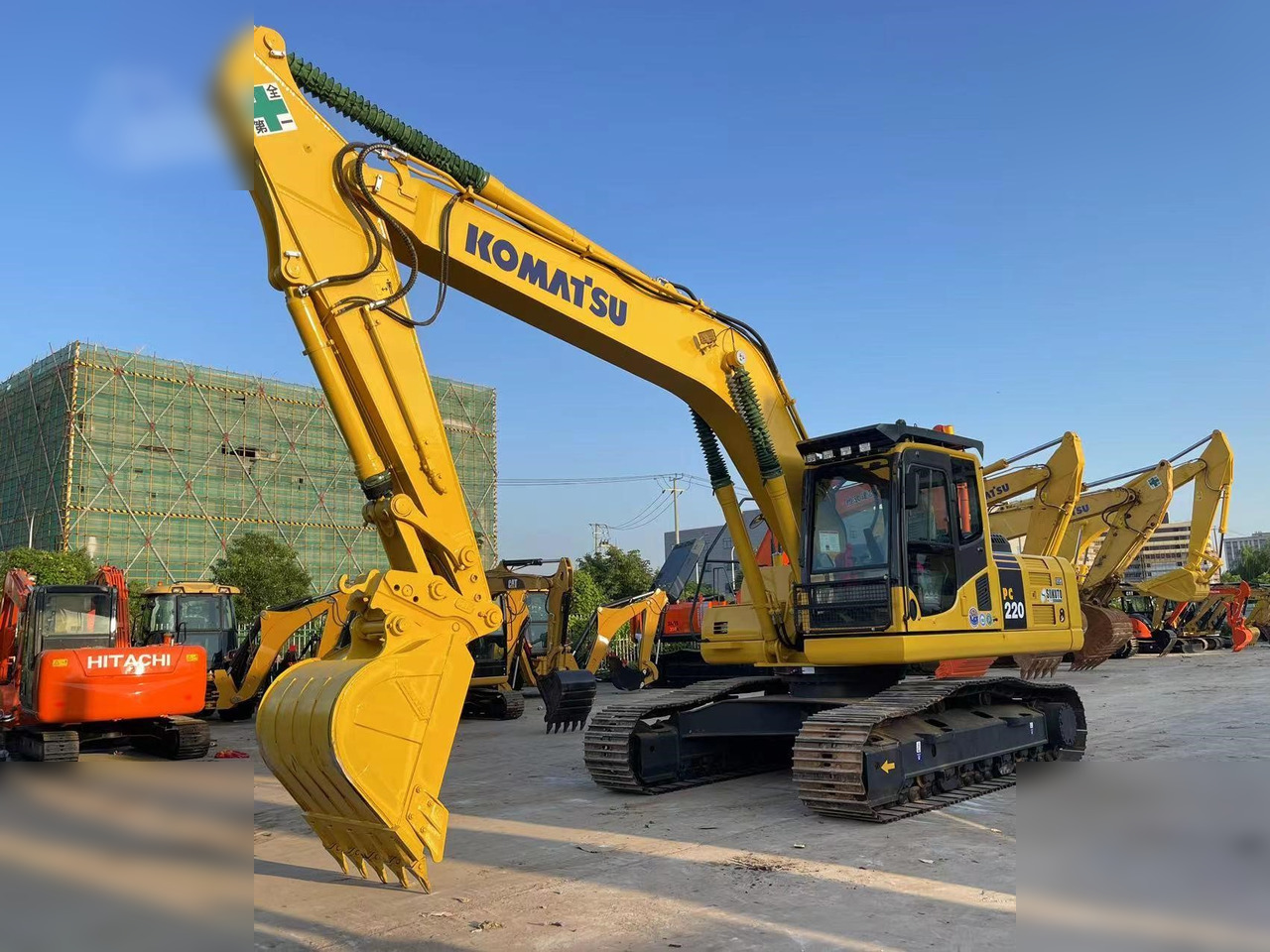 KOMATSU PC220-8 - Bandgrävare: bild 1 KOMATSU PC220-8 - Bandgrävare: bild 1