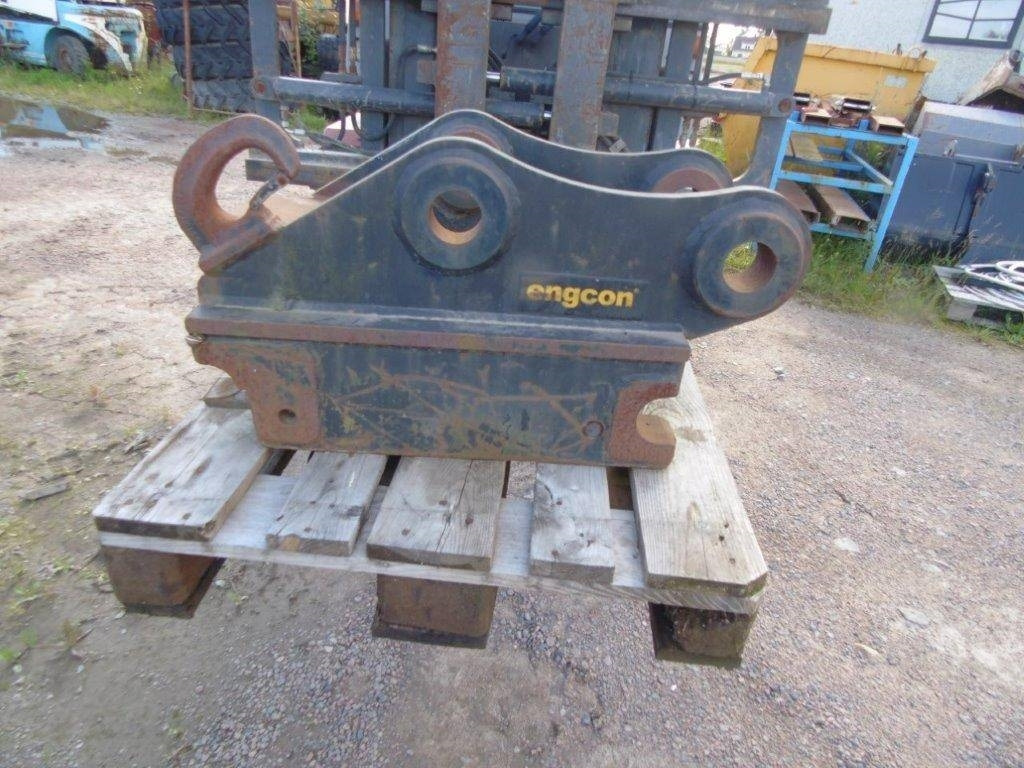 Engcon snabbfäste till Hitachi 210 - Redskapsfäste för Byggmaskiner: bild 1 Engcon snabbfäste till Hitachi 210 - Redskapsfäste för Byggmaskiner: bild 1