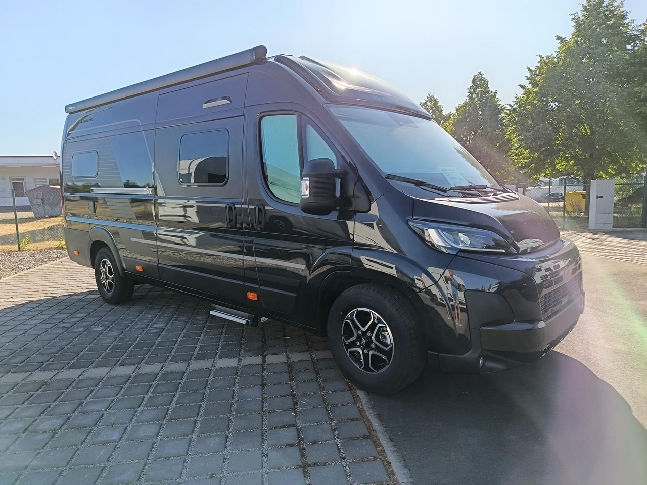 Adria Twin Edition 640 SGX Maxi 132kW*138L KÜHLSCHRANK - Campingbil: bild 3 Adria Twin Edition 640 SGX Maxi 132kW*138L KÜHLSCHRANK - Campingbil: bild 3