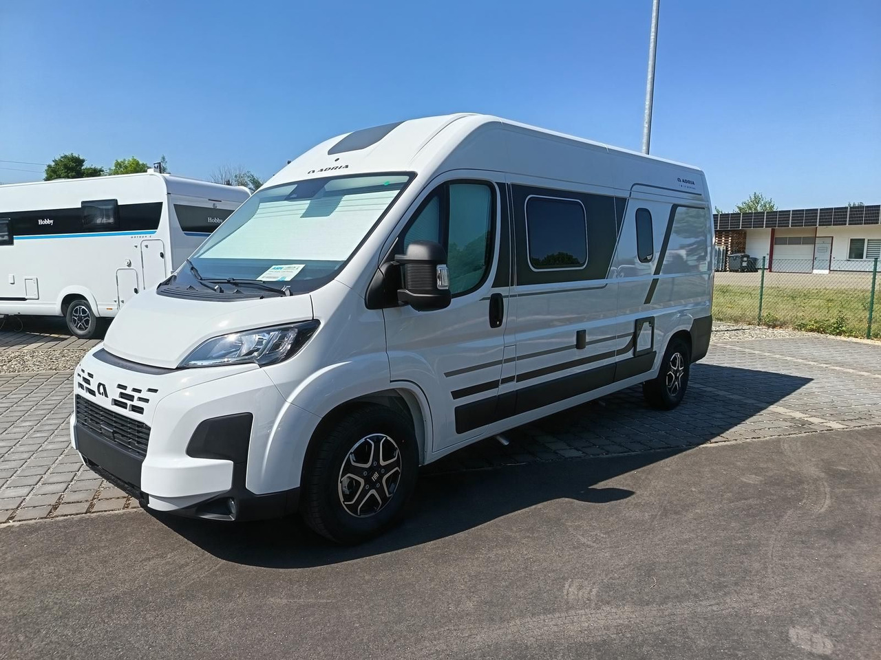 Adria Twin Twin 600 SPB Family*SAFETY+STYLE*DAB*SOFORT - Campingbil: bild 3 Adria Twin Twin 600 SPB Family*SAFETY+STYLE*DAB*SOFORT - Campingbil: bild 3