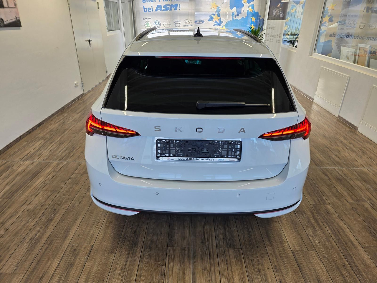 Skoda Octavia Combi Selection DSG*LED*ACC*WINTERPAKET* - Personbil: bild 5 Skoda Octavia Combi Selection DSG*LED*ACC*WINTERPAKET* - Personbil: bild 5