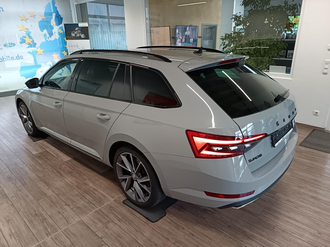 Skoda Superb Combi Sportline 2.0TSI DSG4x4*AHK*DCC*ACC - Personbil: bild 4 Skoda Superb Combi Sportline 2.0TSI DSG4x4*AHK*DCC*ACC - Personbil: bild 4