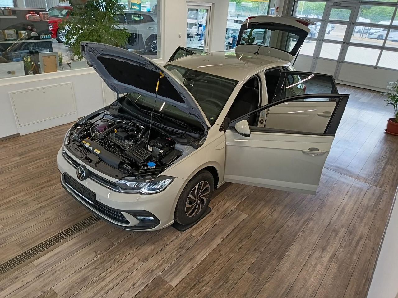 Volkswagen Polo Life 1.0 TSI 70kW DSG*LED*ACC*R-KAM*DAB*PDC - Personbil: bild 2 Volkswagen Polo Life 1.0 TSI 70kW DSG*LED*ACC*R-KAM*DAB*PDC - Personbil: bild 2