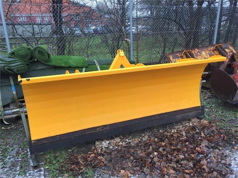 FM 2,5M - Snöplog för Lantbruksmaskiner: bild 1 FM 2,5M - Snöplog för Lantbruksmaskiner: bild 1