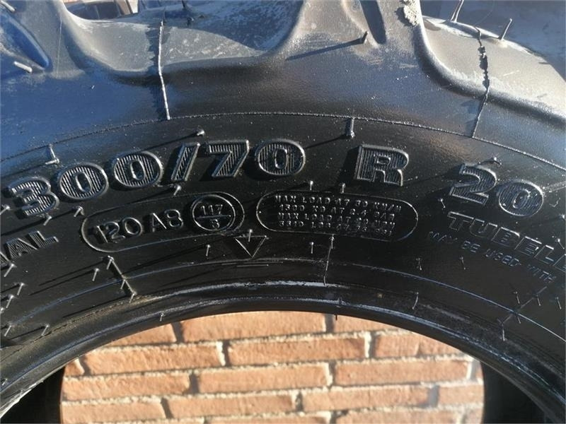 Kleber 300/70R20 - Däck för Utility/ Specialfordon: bild 4 Kleber 300/70R20 - Däck för Utility/ Specialfordon: bild 4
