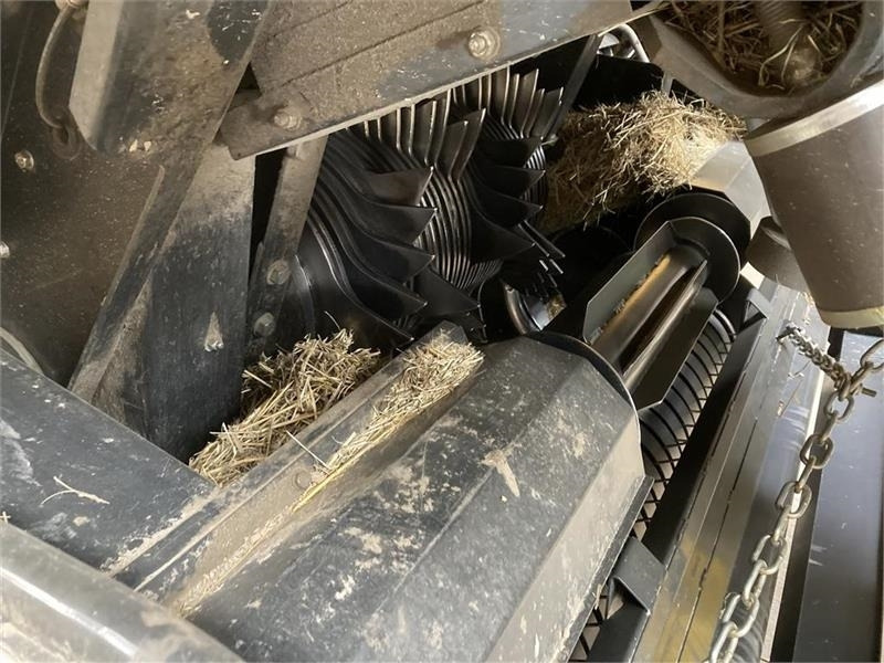 New Holland BB 890 Plus RC - Fyrkantspress: bild 4 New Holland BB 890 Plus RC - Fyrkantspress: bild 4