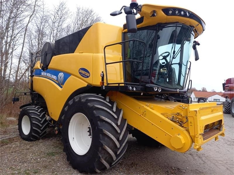 New Holland CX8.80 SLH med 25 fods Varifeed - Skördetröska: bild 2 New Holland CX8.80 SLH med 25 fods Varifeed - Skördetröska: bild 2