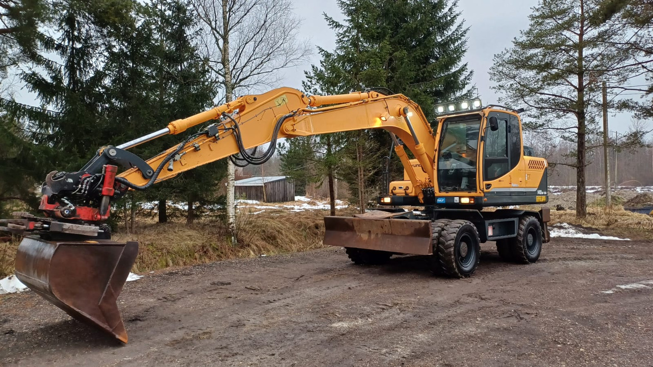 Hyundai Robex 140W-9A - Grävmaskin på däck: bild 1 Hyundai Robex 140W-9A - Grävmaskin på däck: bild 1