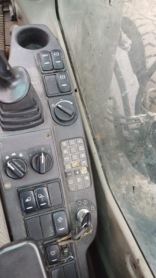Grävmaskin på däck VOLVO EW160C: bild 9